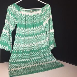 Emerald Green Short Dress with Flare Arms Size Small